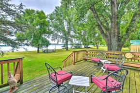 Lakefront Spicer Cabin with Dock and 2 Kayaks!